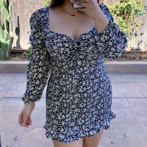 Floral print black mini dress🤍🖤